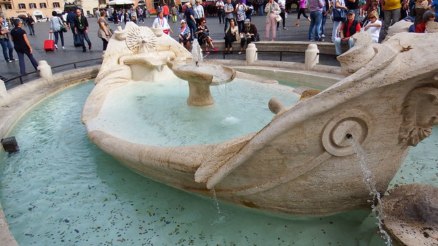 054 Fontana della Barcaccia, Spanish Steps, Piazza di Spagna