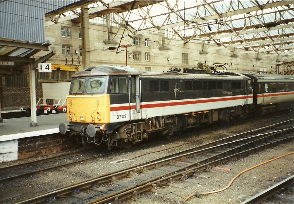 BR Intercity Class 87 87021 'Robert The Bruce'