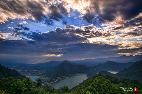 DSC_6211 by 17mm see the world, 佛陀世界 - 暴力雲light cloud sunrise nikon sigma reservoir violence oblique f28 新竹 石門水庫 關西 日出 1750mm 斜射光 d5