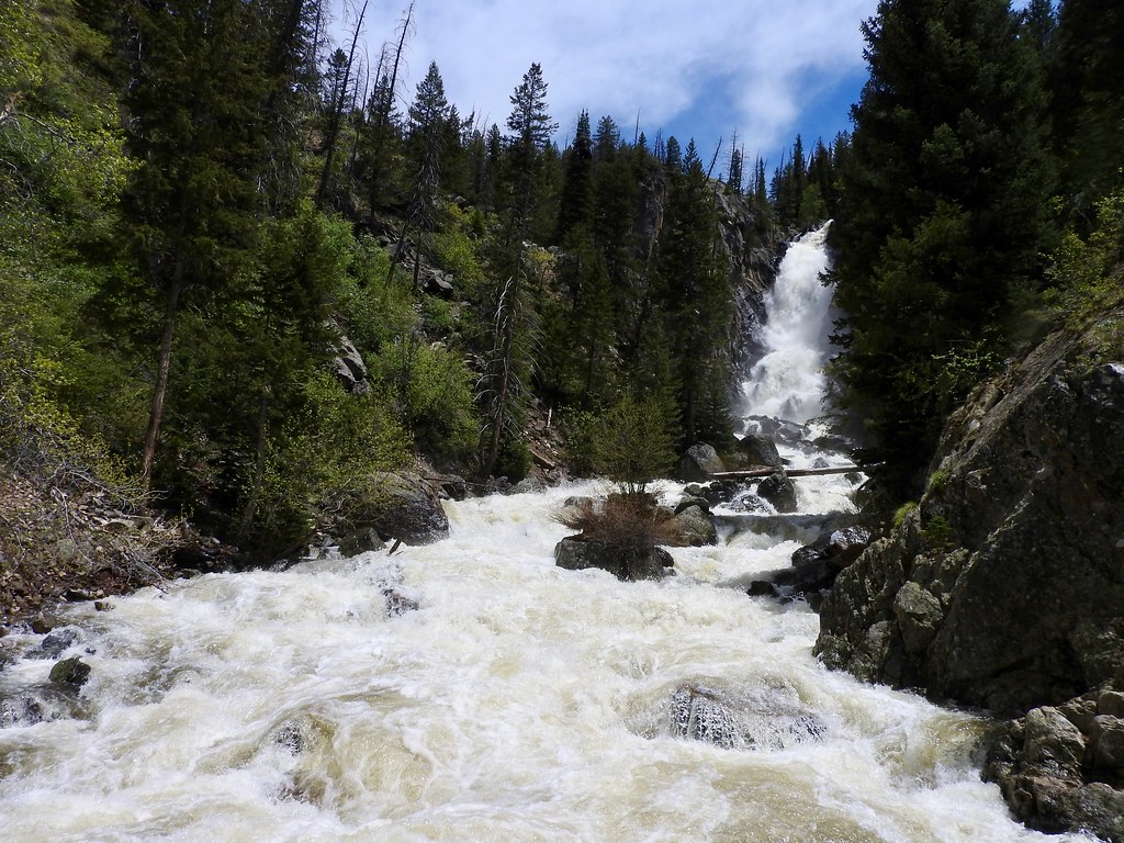 Fish Creek Falls. Photo by howderfamily.com; (CC BY-NC-SA 2.0)