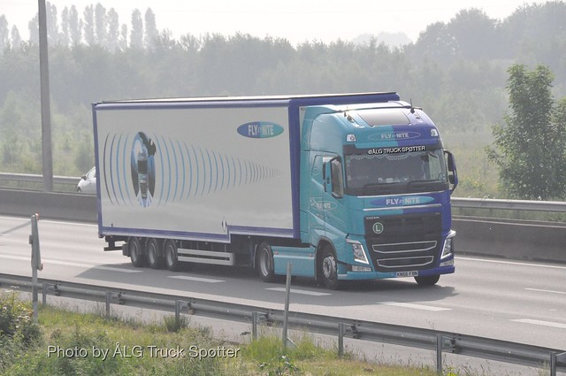 Volvo FH4 Globetrotter. Fly By Nite (GB)