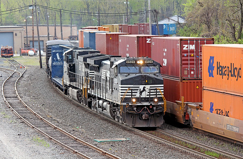 norfolksouthern ns9528 norfolksoutherntrains toledoohio passingtrains nsstacktrains nschicagoline