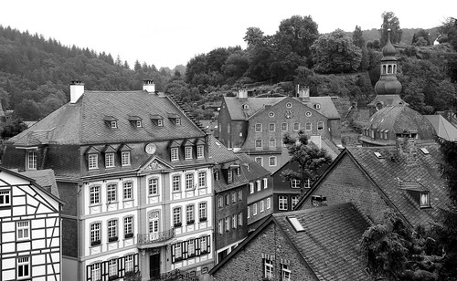 monschau medieval town city charming buildings building eifel germany eifelnationalpark travel 2016 flickr blackwhite canon canoneos750d cityscape architecture
