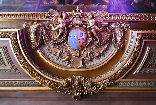 Very ornate ceiling ornamentation - Louvre