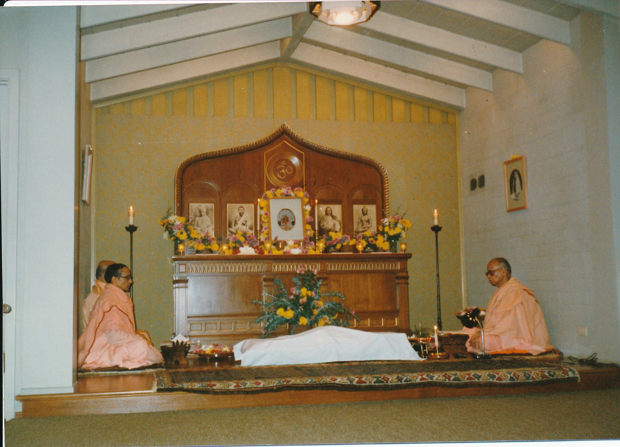 Swami Pramathananda Swami Prabuddhananda Swami Shraddhananda Jagadhatri Puja