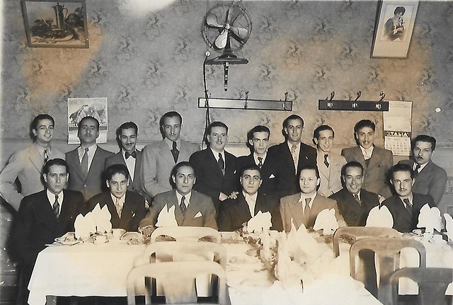 una comida en el restaurant Hercules, marzo de  1939, a la larga nadie famoso o reconocible pero aquí los recordamos con el cariño que todos se han merecido