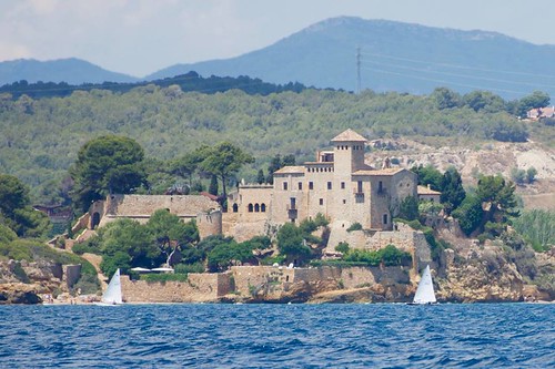 El Castell de Tamarit des del mar