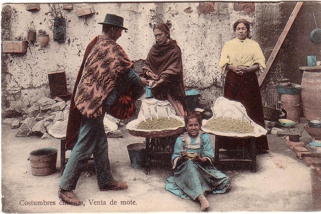 Motemey, Nixtamalización del maiz, la razon de comerlo tanto  en Chile del pasado, postal basada en una fotografia deTeodoro Kuhlmann Steffens (1869-1957)  Nació en el año 1869 en Bremen, Alemania.