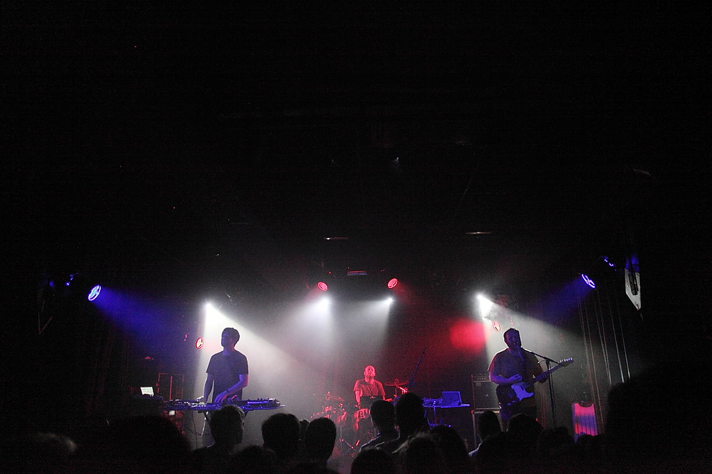 AWWZ + JUNIOR BOYS – La [2] de Apolo