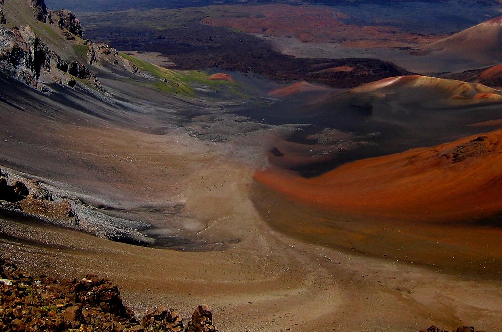 Colorful Lava Rocks Haleakala palette of color | with flow patterns of lava and … | Flickr