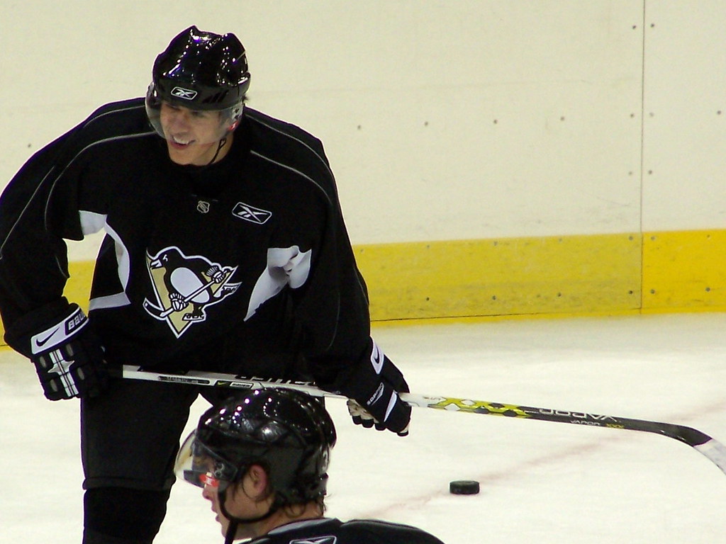 Penguins Rout Flyers 7-0 in Season Opener