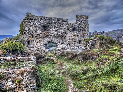 rudere ruin trevignano castello castle rocca