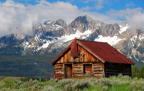 idaho mountains southcentralidaho peaks landscapes scenics scenicbyways highway75 cabins abandoned sawtoothmountains stanley spring historic clouds