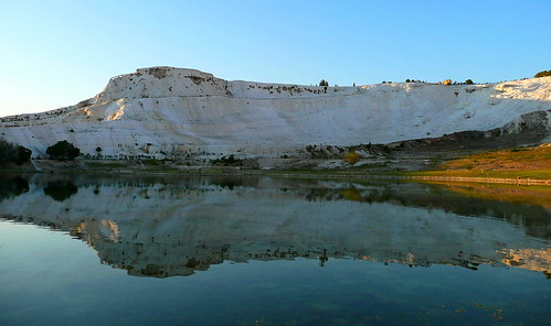 angle beauty composition landscape nature outdoor panorama paysage perspective scenery scenic view extérieur ciel sky backpacking earth mountain mountains travel vista reflection reflet mirror colourful colours clouds light blue water waterscape lake eau montagne lac calme turkey turquie pamukkale