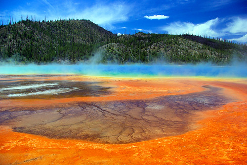 Grand Prismatic Spring in Midway Geyser Basin, Yellowstone National Park, Wyoming