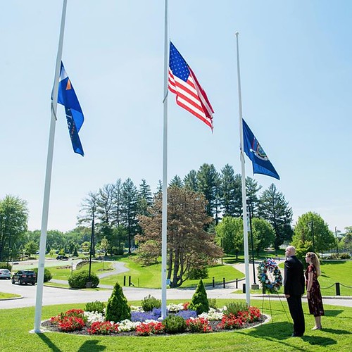Today we pay homage to those service members who lost their lives for our country by hosting a Memorial Day wreath laying ceremony. #MemorialDay #npsocial #newpaltz #sunynewpaltz