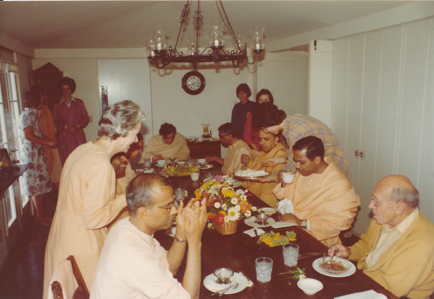 Santa Barbara Swami Chetanananda Swami Shraddhananda Swami Swahananda Swami Aseshananda Swami Sarvagatananda Swami Prabuddhananda Swami Bhaskarananda Krishna