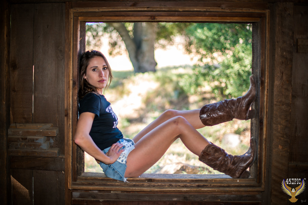 Pretty Cowgirl Model Portrait Photography! Cowboy Boots, Cutoff Jeans ...