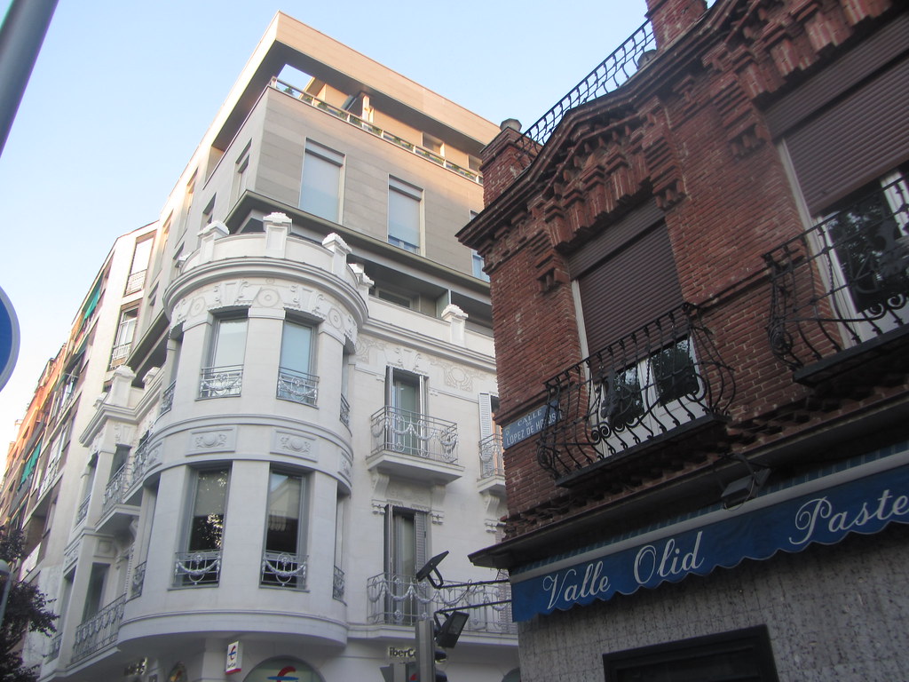 Bank and pastry shop, Eclectic building styles, Calle  Lopez de Hoyos, Prosperidad, My neighbourhood, Madrid