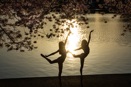 Ballet at the Basin by ricepeter, Jared and I revisited our “sunrise at the Tidal Basin” tradition and had pleasant photoshoot before 