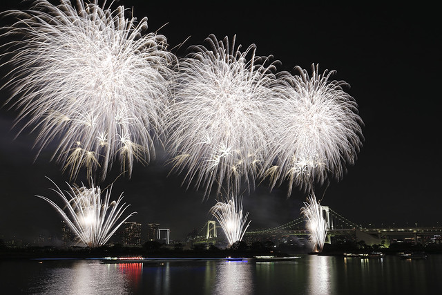 White fireworks in Odaiba.