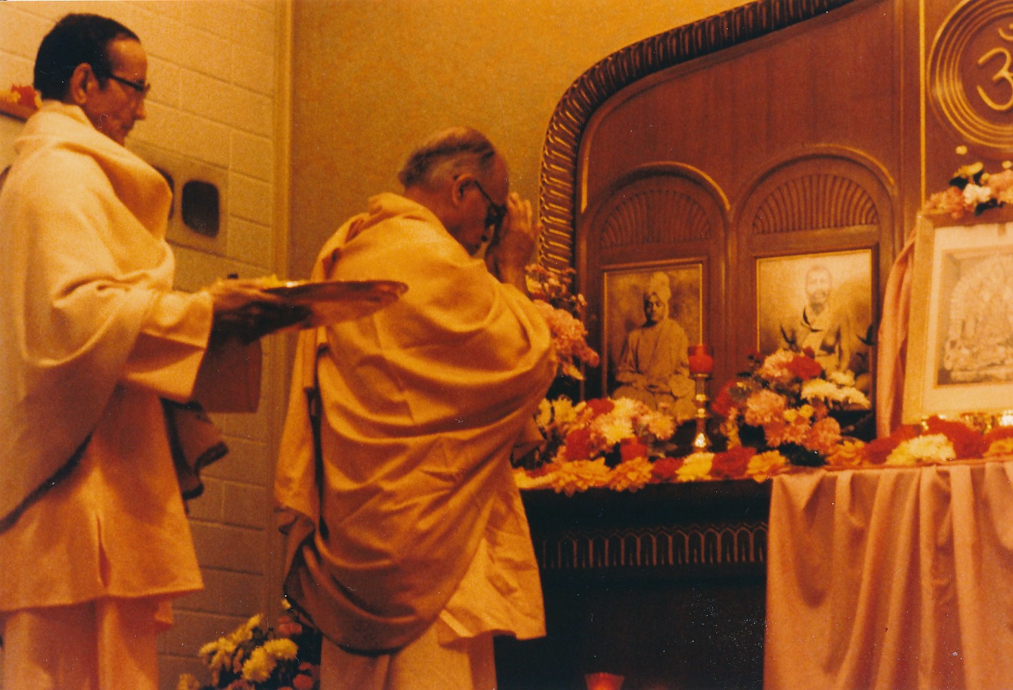 Swami Pramathananda Swami Shraddhananda Durga Puja