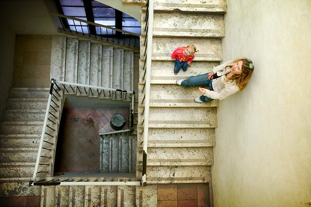 anne and isoline in stairs