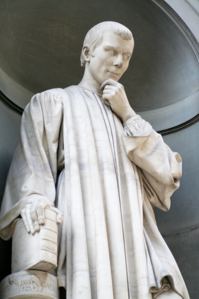 Uffizi statue: Niccolo Machiavelli