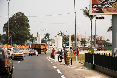 africa monument architecture westafrica beton gabon libreville trafficcircle