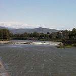 As through Pisa, the river Arno also flows through Firenze