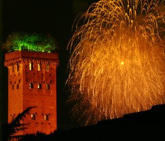Fire works over the Guinigi Tower (2)