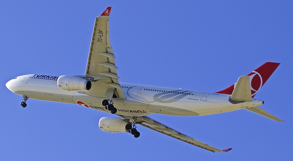 BCN/LEBL: TurkishAirlines Airbus A330-343 TC-LOF 