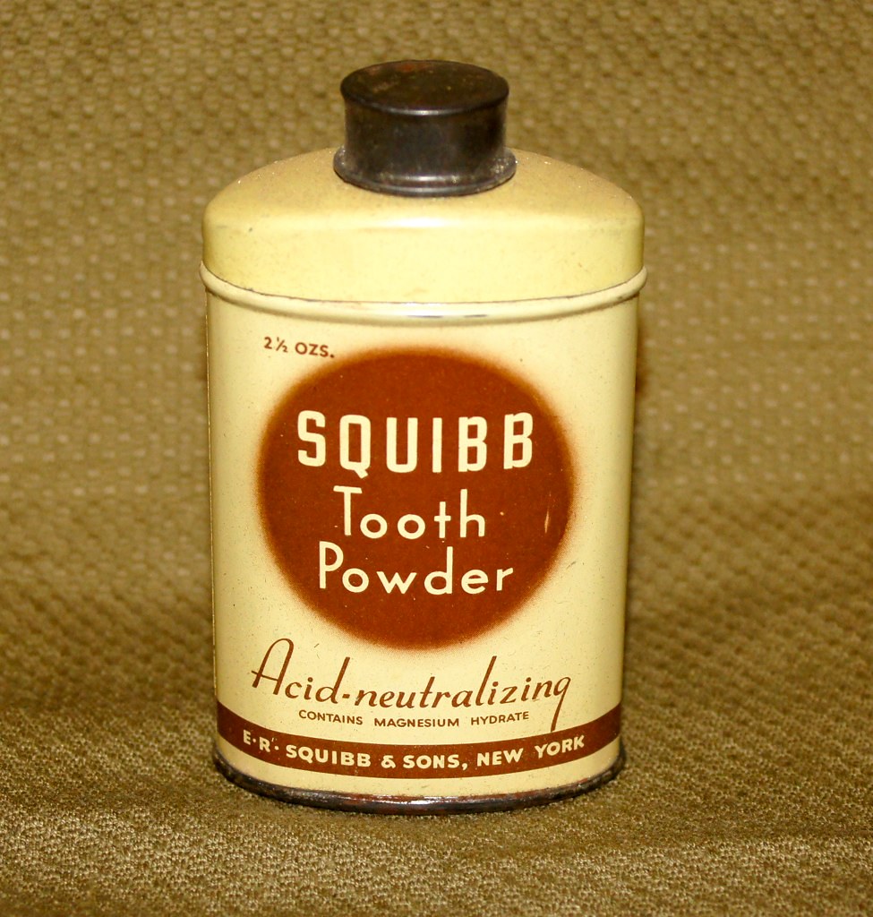 Tooth Powder Can WW-2 U.S. PX Purchase | A small can of tooth powder will go … | Flickr