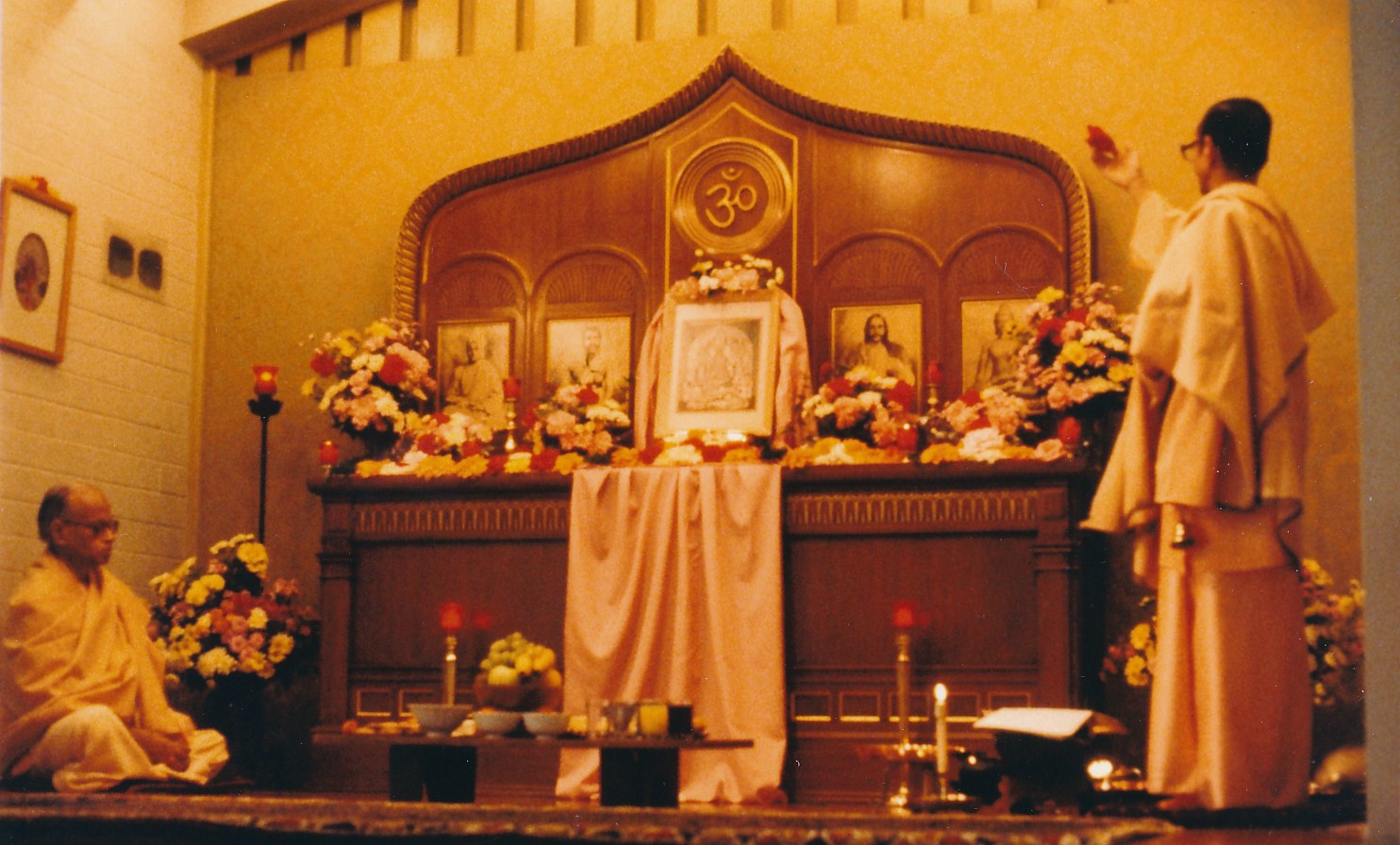 Swami Shraddhananda Swami Pramathananda Durga Puja 5