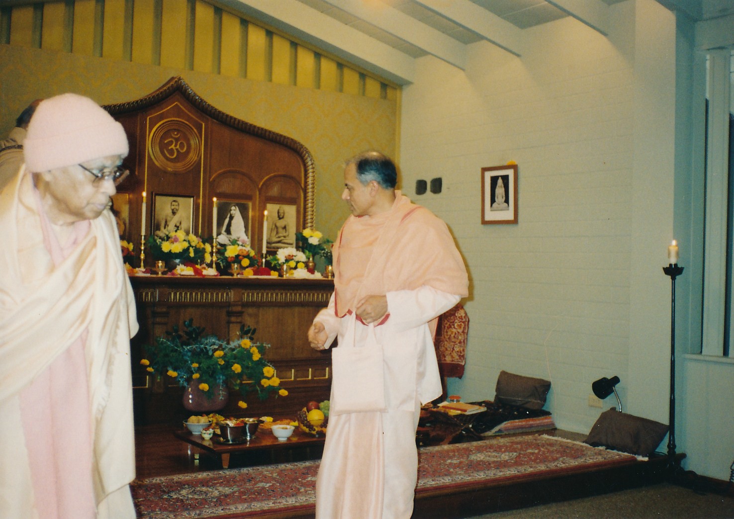 Swami Shraddhananda Swami Prapannananda Jagaddhatri Puja