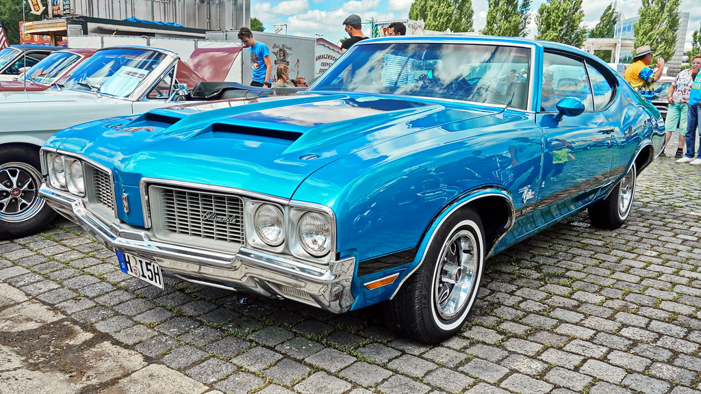 Image of 1970 Oldsmobile Cutlass coupe