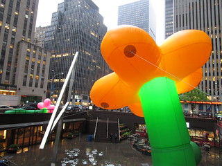 Big Plastic Puffy Standing Flower Balloon 2181
