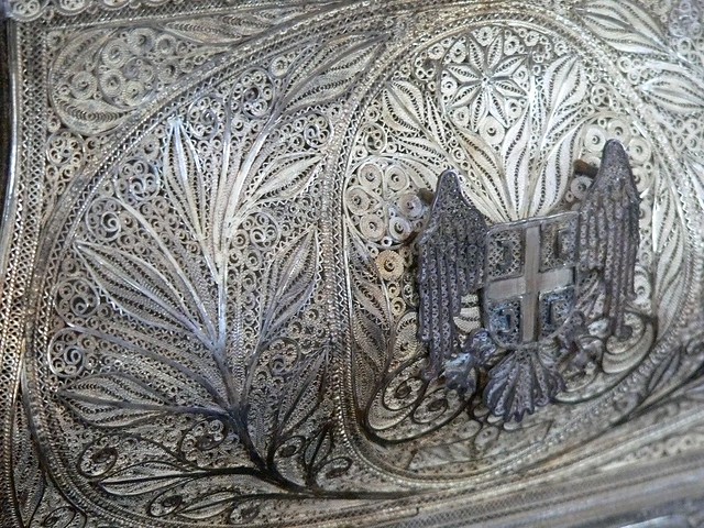 Silver filigreed casket given as a wedding gift to Crown Prince Ferdinand and the future Queen Marie of Roumania Detail