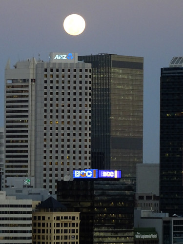 full moon supermoon perth bgc buildings sunset