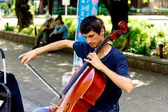 Cello Player in Ueno Park, Tokyo : チェロ弾き（上野公園）
