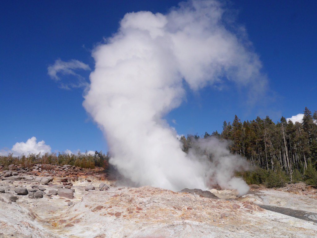 Yellowstone Itinerary: 4 Days in the World's First National Park 13 Steamboat geyser.