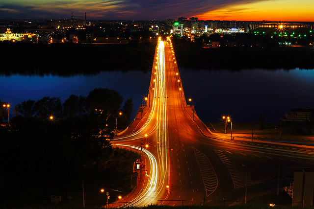 Nizhny Novgorod by night. Traffic across Oka river