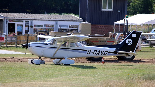 G-DAVD : Cessna FR.172K : Sandown Airport : 8 July 2018