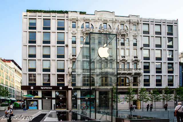 Milano: Inaugurazione nuovo Apple store in Piazzetta Liberty