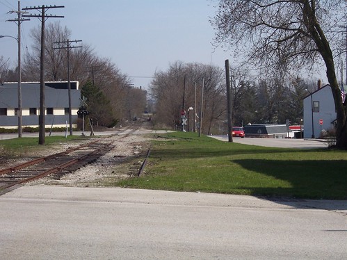 abandoned signal mainst milwaukeest wigwag tracks crossing railroad chicagoandnorthwestern cnw