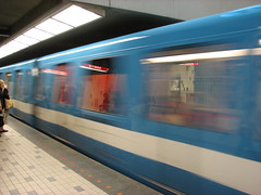 Metro Champ De Mars train arriving