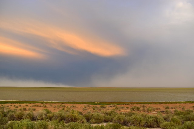 Bidirectional dust storm over the Great Salt Lake