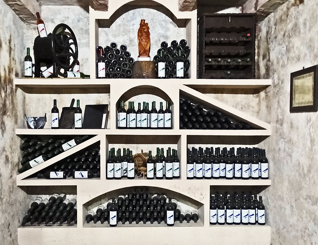 Botellas de vino de bodegas en Museo del vino Cariñena Zaragoza 02