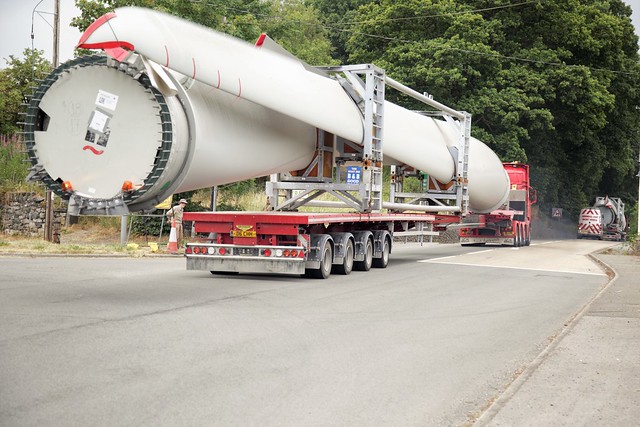 Calkeld heavy haulage delivering turbine blades for the Brenig wind turbine scheme