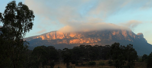 glendavis australia bluemountains clouds capertee dawn sunrise newsouthwales panorama mountain sandstone